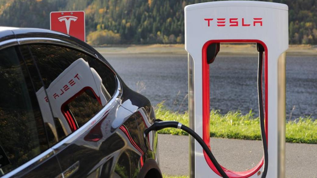 Tesla ще изгради енергохранилище в Япония напролет