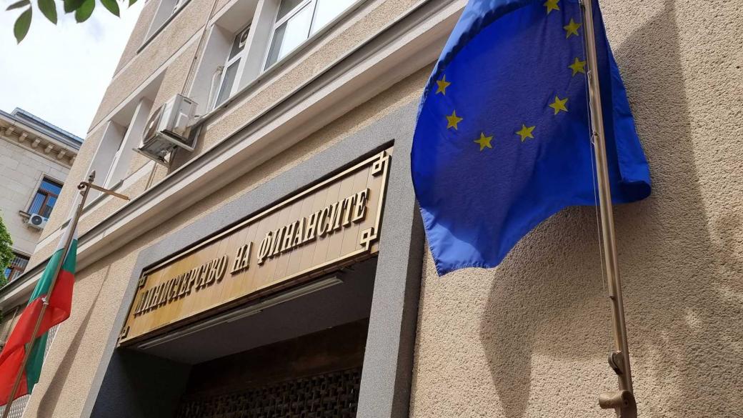 България тепърва ще преговаря за излизането от двете съветски банки