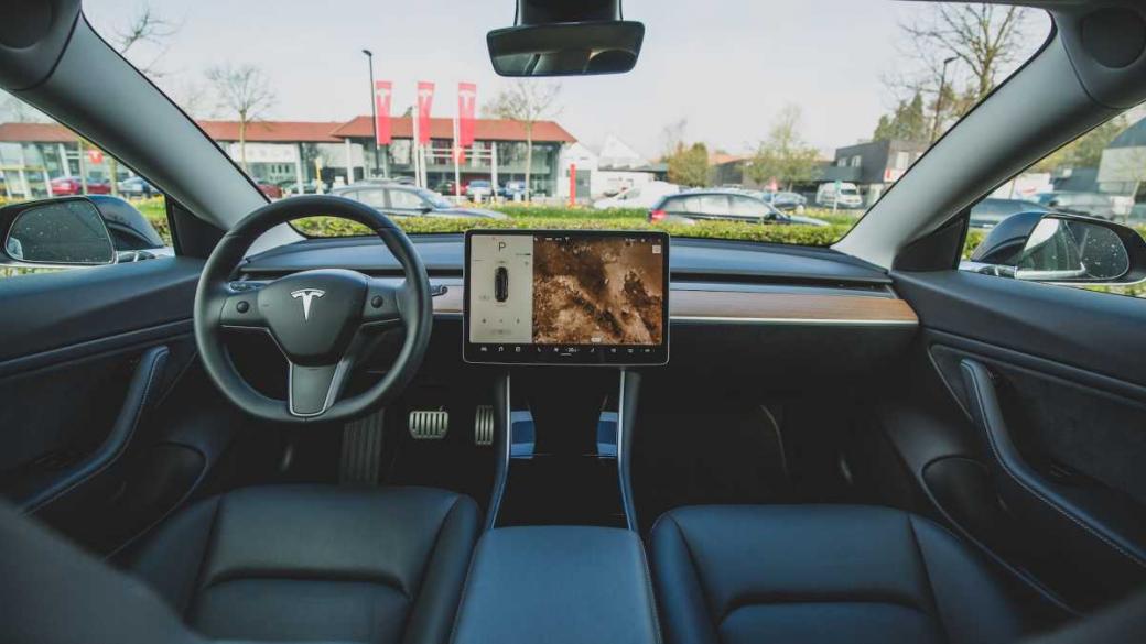 Tesla готви обновена версия на най-продавания си електромобил