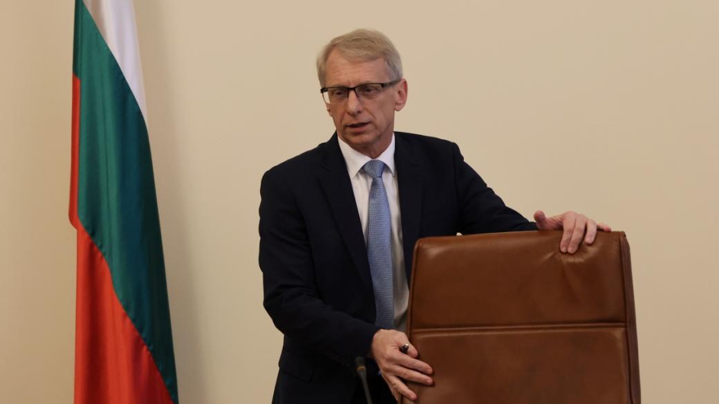 Денков назначи петима заместник-министри в три министерства