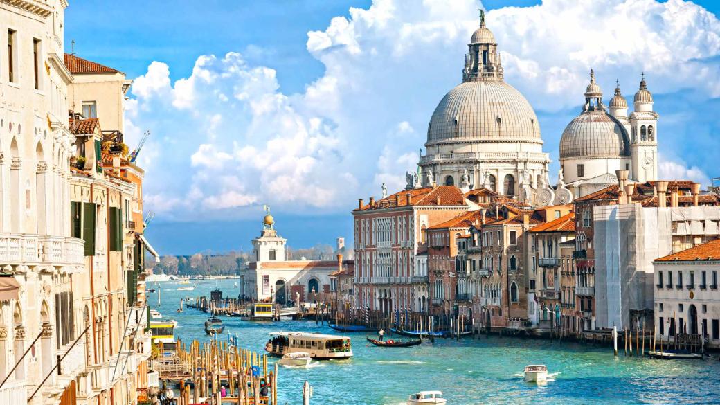 Венеция въвежда входна такса за преминаващите туристи
