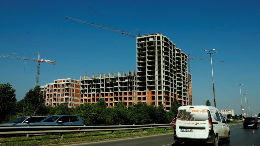 Вечерни новини: Строителството в България буксува; Ирландската Smurfit Kappa купува трети завод в страната