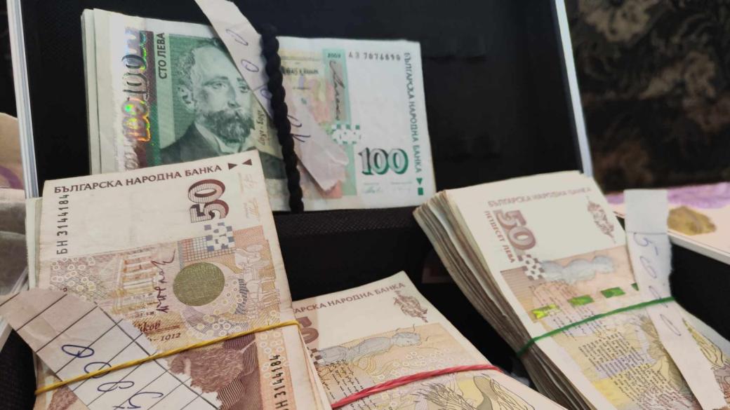 Вечерни новини: Заплатата в България мина 2000 лв.; Лихвените разходи скачат четворно