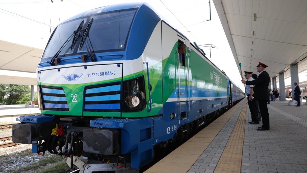 Вечерни новини: Надеждите за нови влакове се изпаряват; В криза ли е IT секторът в България?