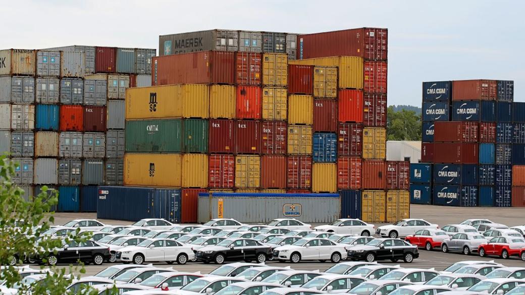 Недостиг на кораби спира доставките на китайски електромобили към Европа
