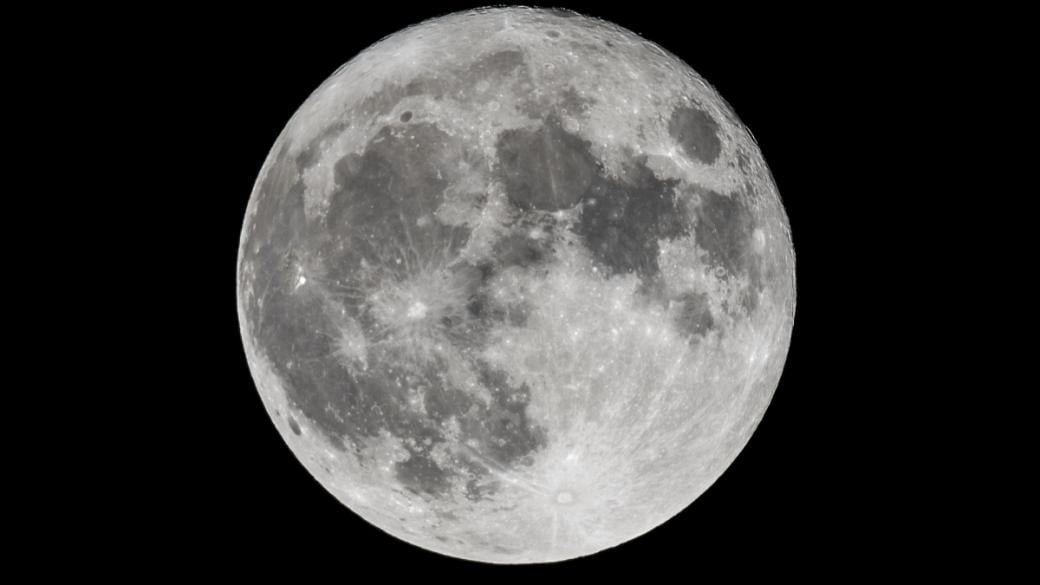Япония кацна на Луната със спускаем апарат