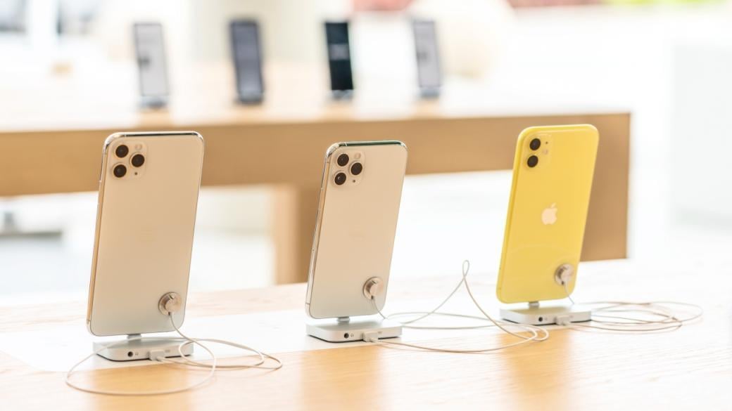 Apple склони да разреши ремонта на някои iPhone-и с части втора употреба
