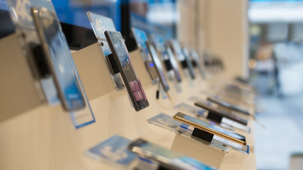 Рокада на върха при смартфоните: Apple загуби короната