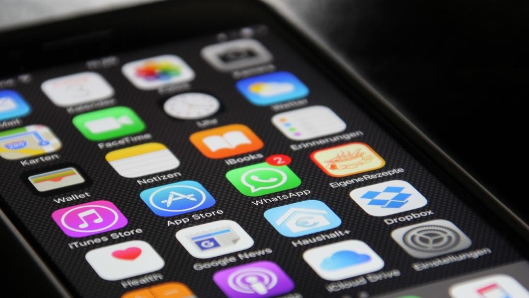 Apple премахна WhatsApp и Threads от магазина си за приложения в Китай