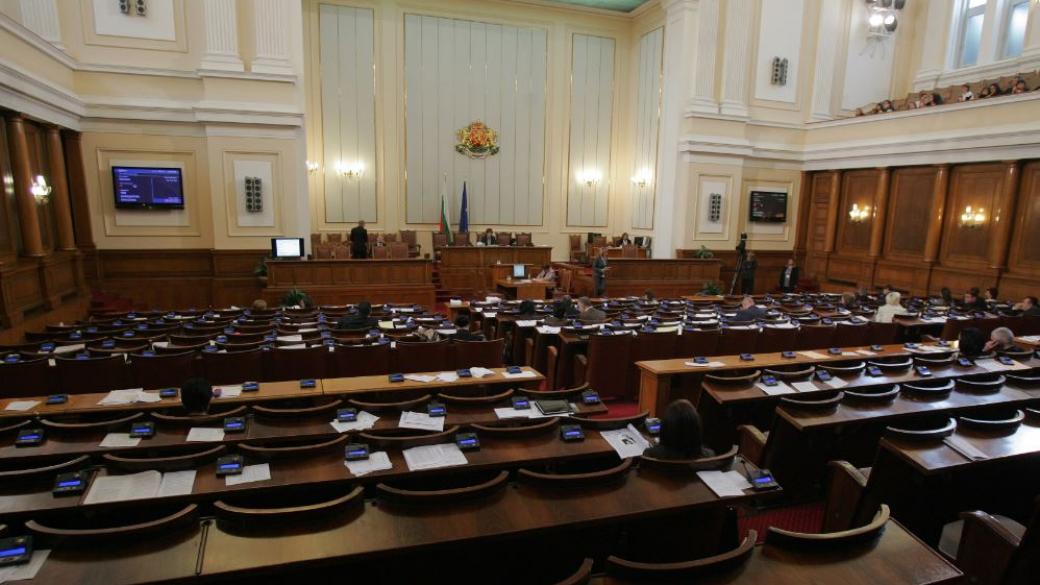 Депутатите обсъждат бюджета за пенсии и здраве