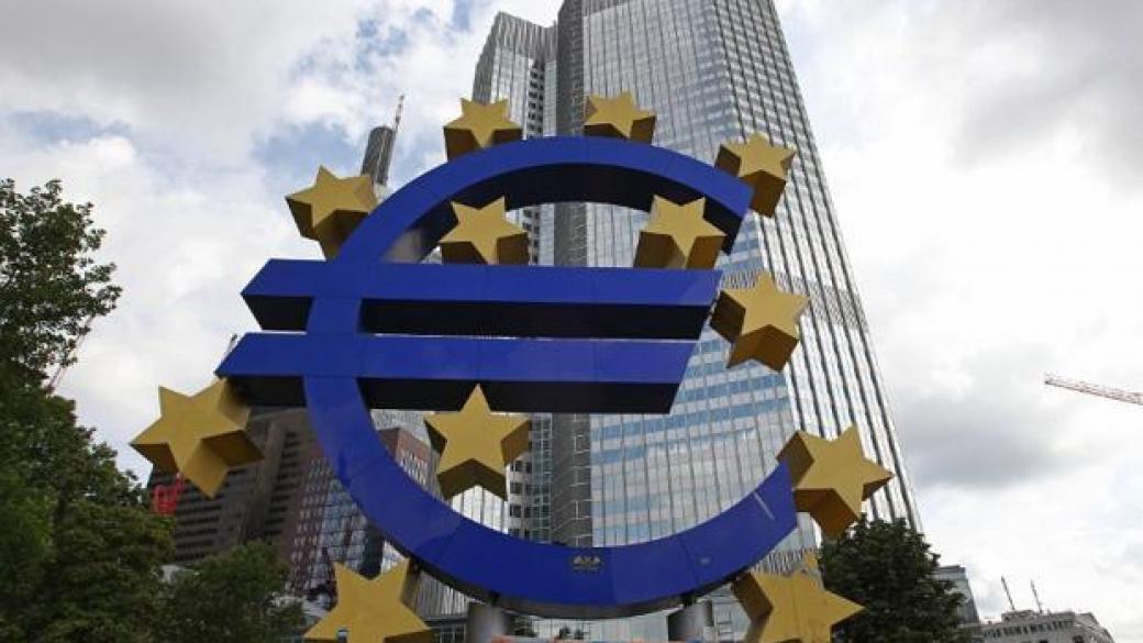 Еврото с 11-годишно дъно след програмата за количествени улеснения