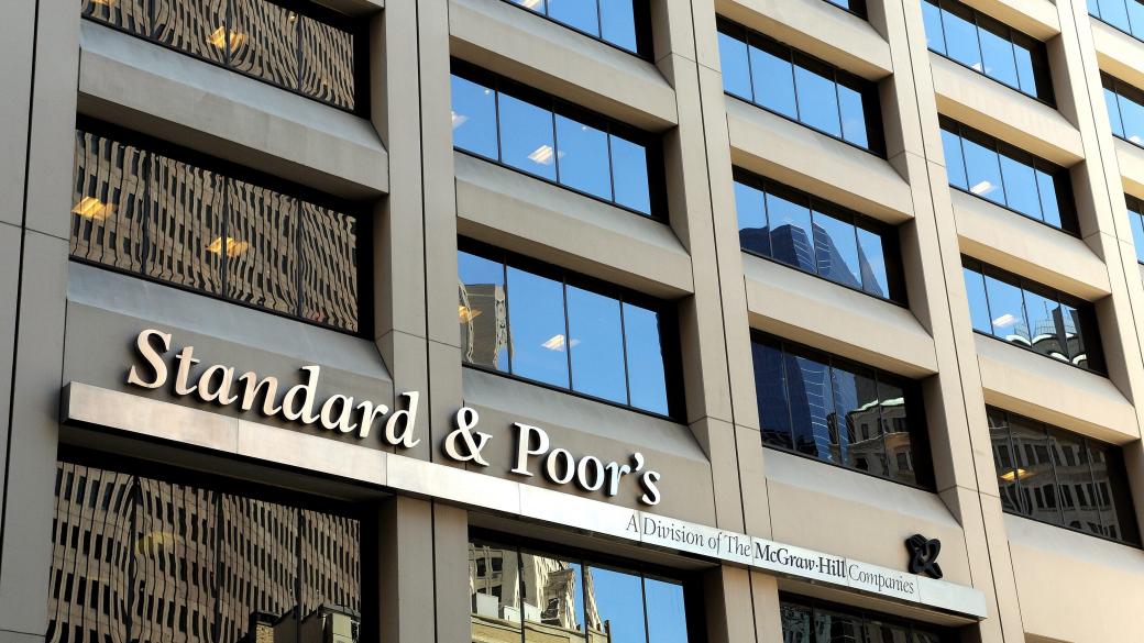 Standard & Poor's понижава кредитния рейтинг на Гърция