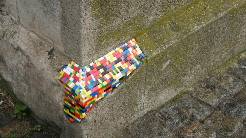 Блокчета „Лего“ върху старите сгради в София
