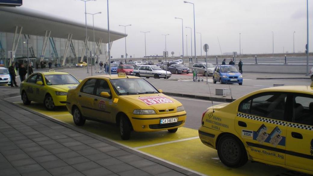 Цветни пътеки срещу такситата-менте на летището
