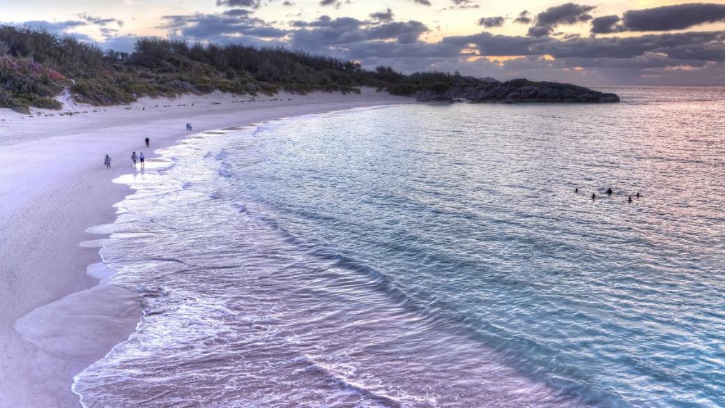 15 невероятни плажа с цветен пясък