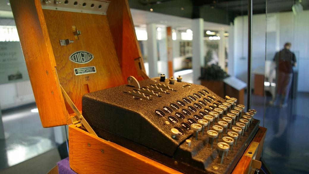 Кодиращата машина Enigma продадена за $232 хил.