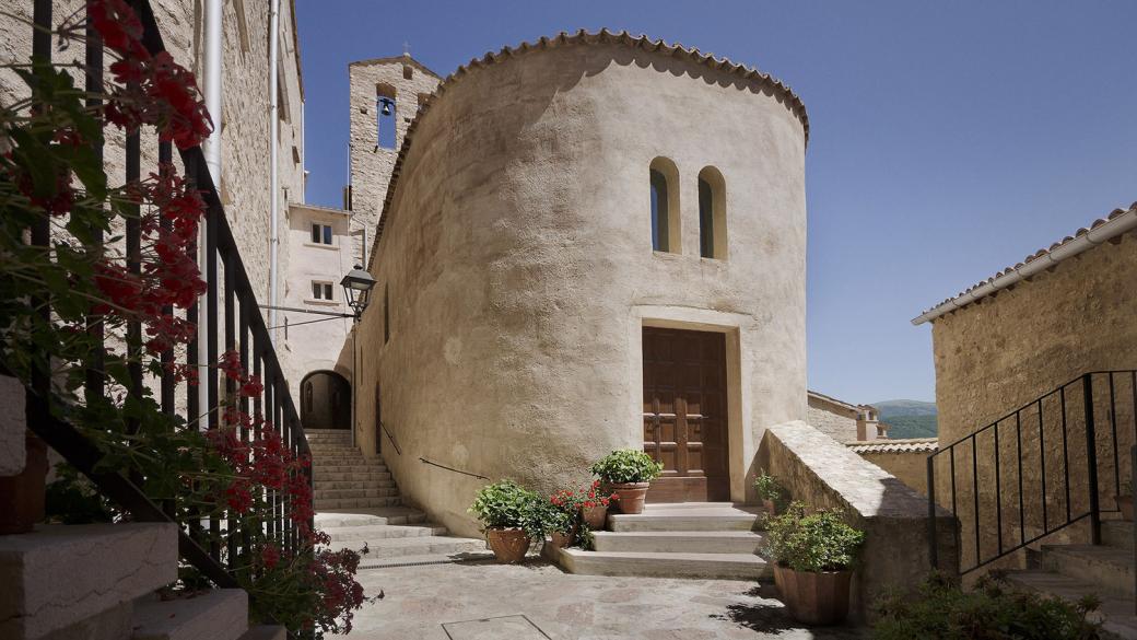 Продават средновековно италианско село за 23 млн. евро