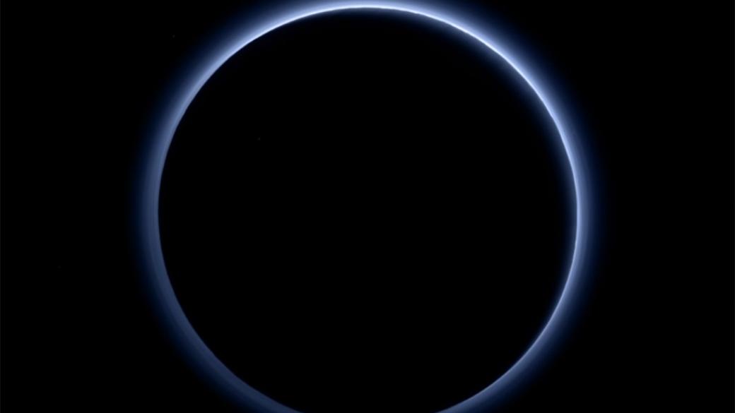 НАСА: Има синьо небе и замръзнала вода на Плутон