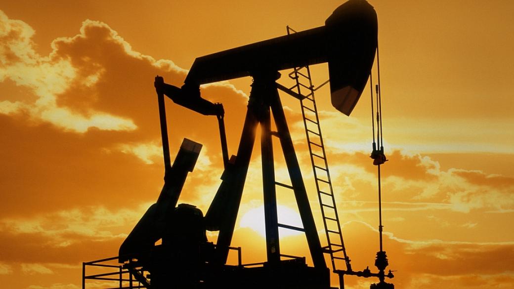 Петролът с ръст, стабилизиране при цените на суровините