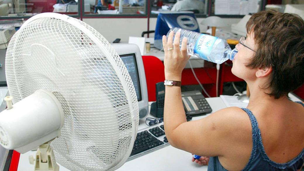 Как да се преборим с високите температури в офиса?