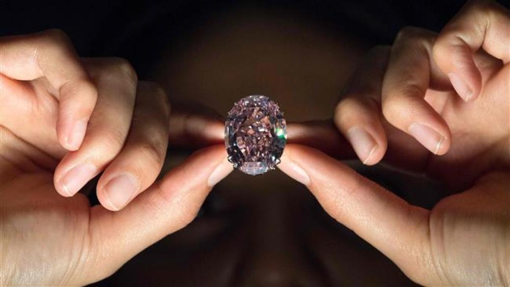 Sotheby's продаде най-скъпия диамант в света