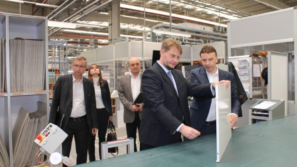 Министър Седларски посети компании в индустриална зона Марица