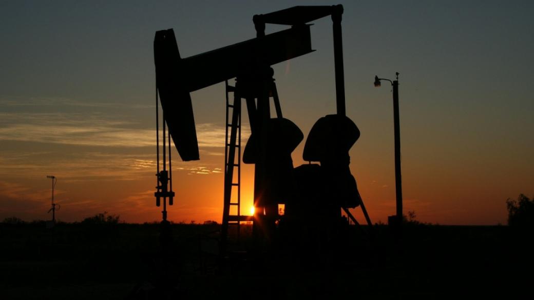 Цената на петрола остава на 6-месечно дъно