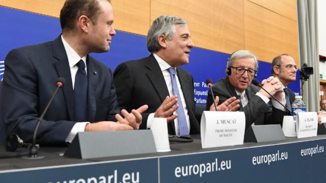 Юнкер нарече Европейския парламент „абсурден”