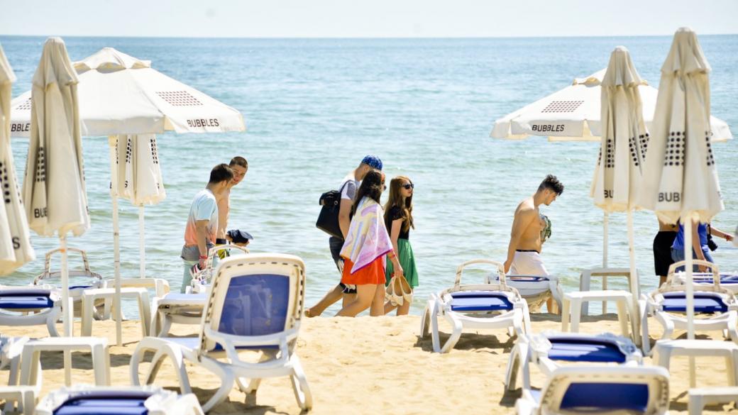 Чадърите на българските плажове трябва да са безплатни