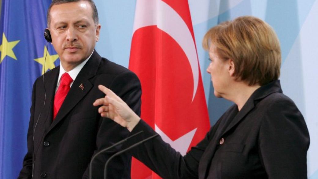 Меркел предупреди Ердоган да не се меси в изборите