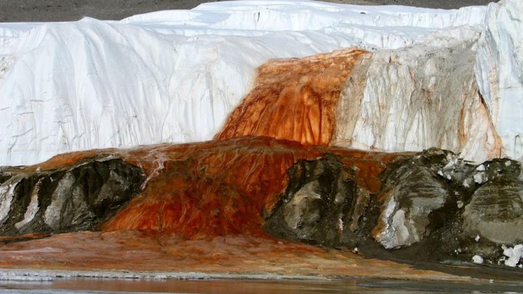 Учени разгадаха мистерията за Кървавия водопад в Антарктида