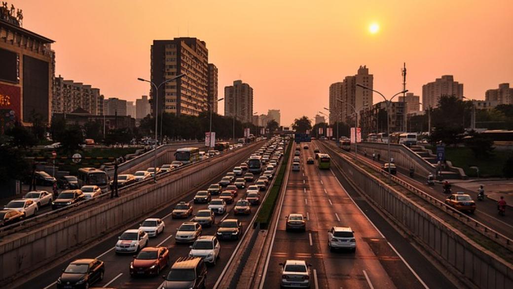 И Китай забранява колите на изкопаеми горива