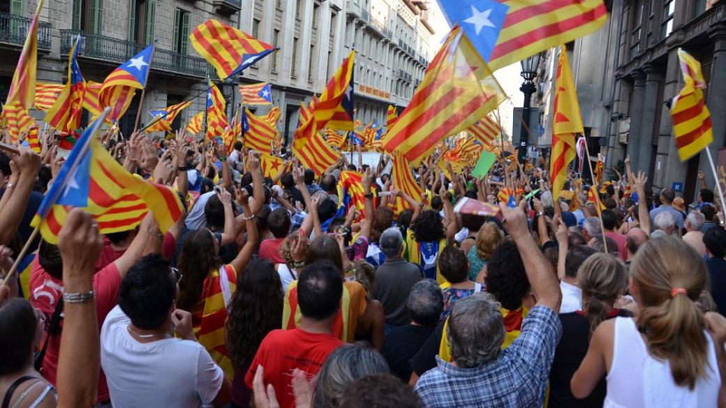 Испанската полиция осуетява каталонския референдум
