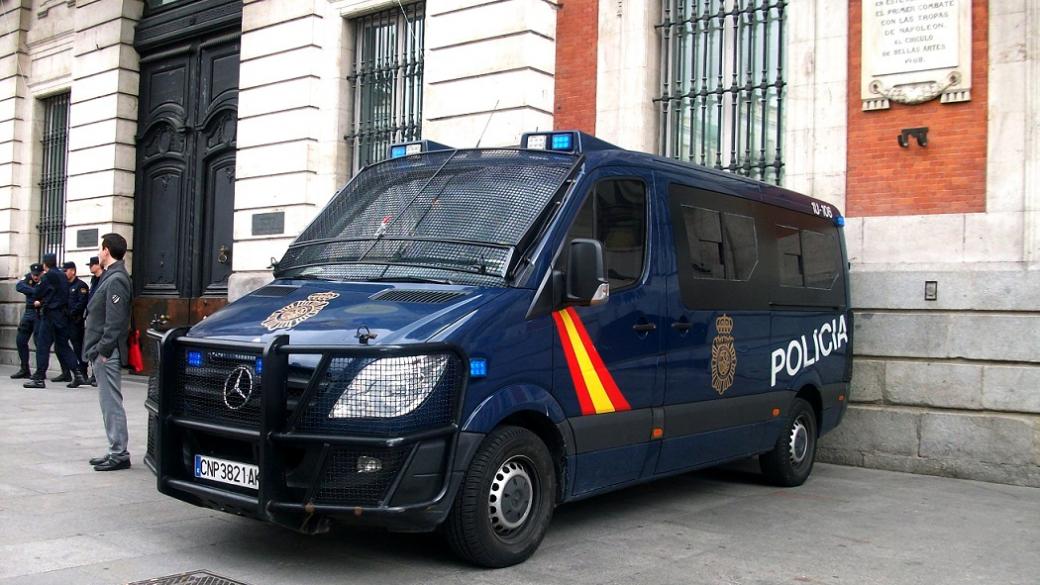 Испанската полиция опитва да предотврати референдума в Каталуния