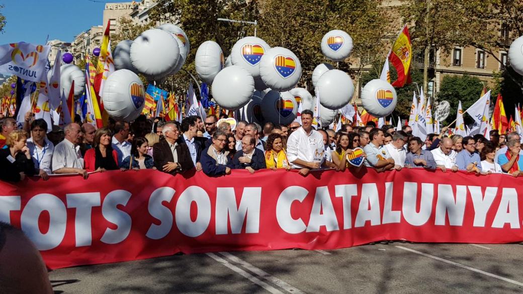 Каталунската демонстрация „Viva España“ в снимки