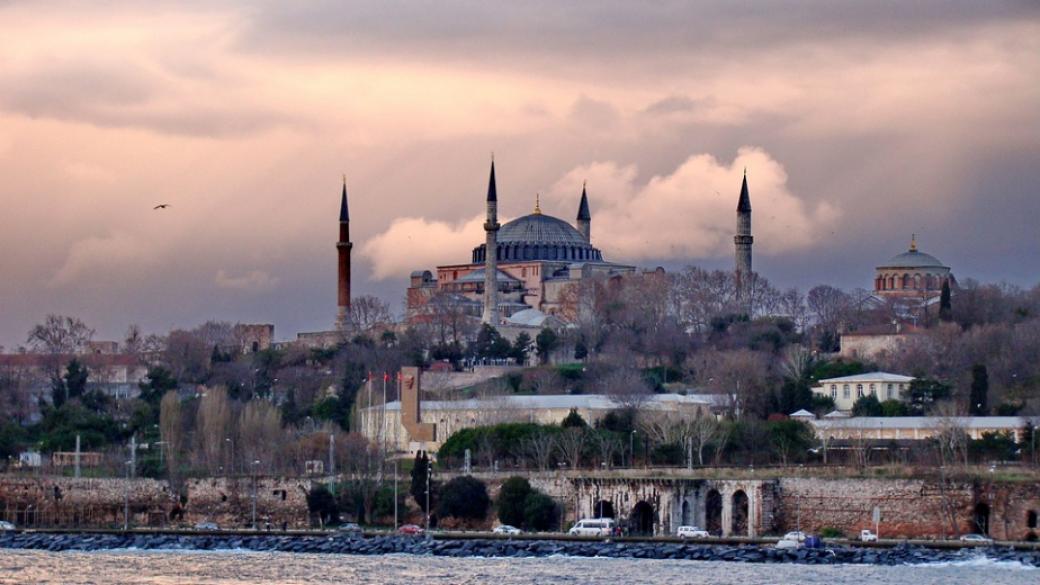 Турция се надява да привлече 50 млн. туристи през 2023 г.