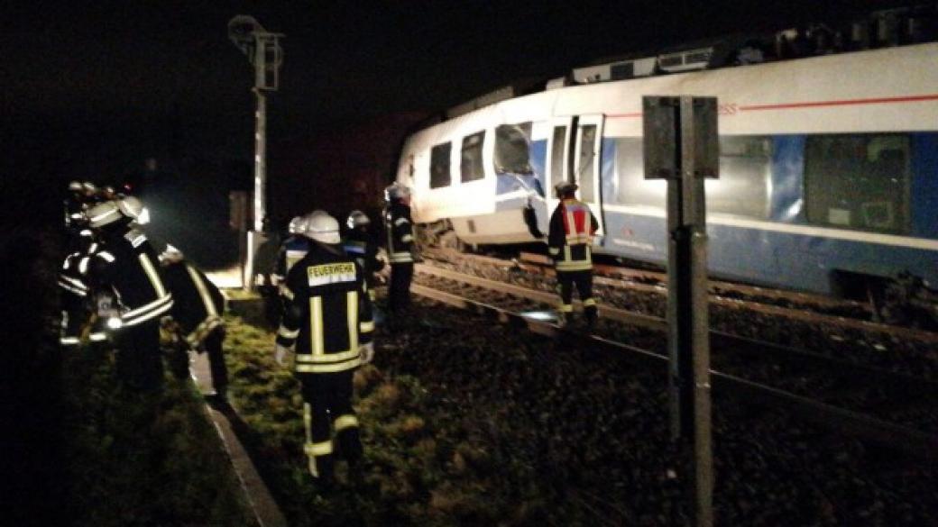 Около 50 души са ранени при сблъсък между два влака в Германия