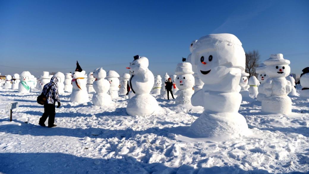 2018 снежни човеци радват посетителите в китайския град Харбин
