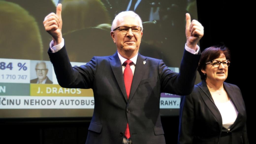 Милош Земан води на първия тур на президентските избори в Чехия