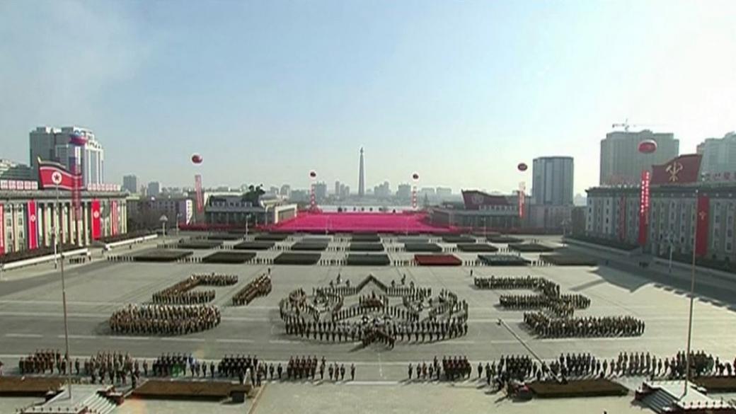 Пхенян показа новите си балистични ракети на парад