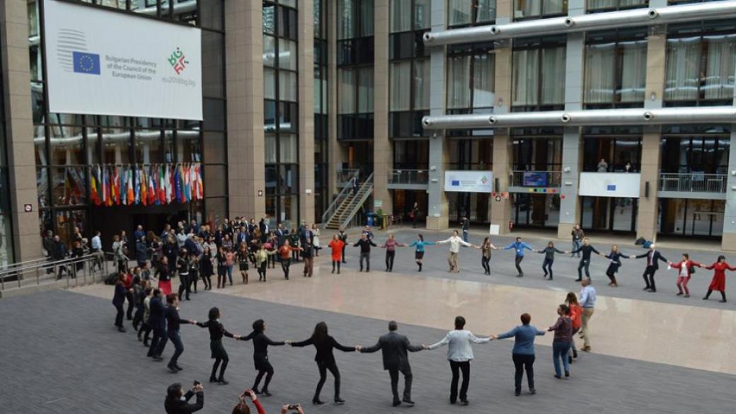 Българско хоро се изви в сградата на Европейския съвет в Брюксел