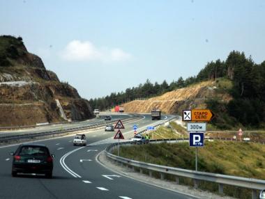 Верижна катастрофа спря движението при км 150 на „Струма“