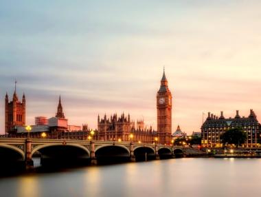 Британската икономика е застрашена от рецесия