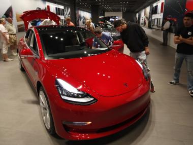Tesla отново понижава цената на Model 3