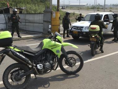 Венецуелската армия блокира хуманитарна помощ за страната