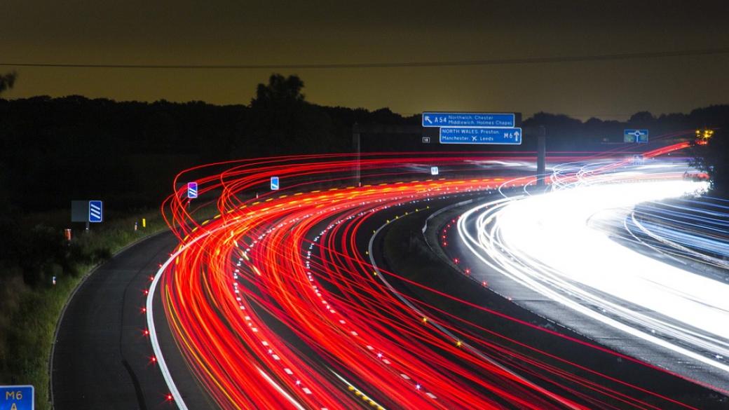 Великобритания ще разреши автономните автомобили по пътищата до 2021 г.