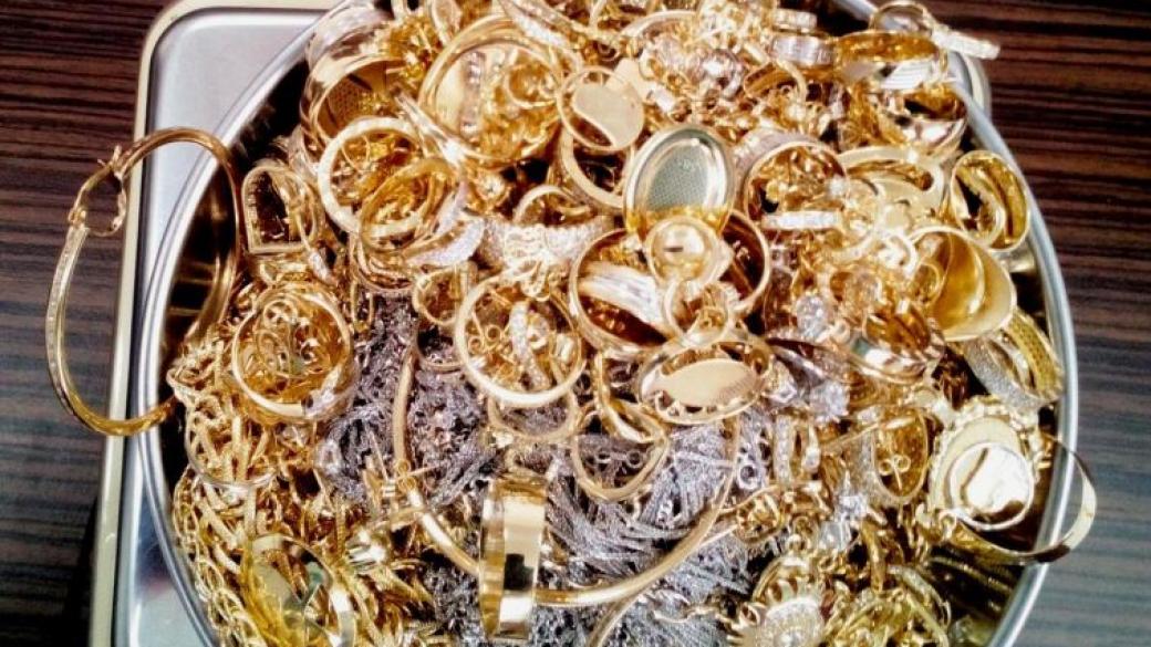 Митниците продават на търг близо 13 кг. златни и сребърни накити