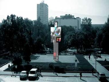 12-метрова фигура с 56 екрана може да замени „Бронзовата къща“