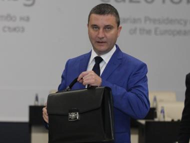 Горанов вече е склонен да отложи смяната на касовите апарати