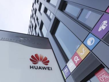 Гонена от Запада, Huawei поглежда към „облаците“ на Южна Африка
